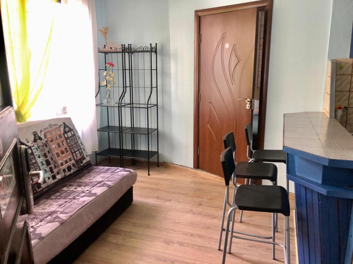 Varnainnholiday Sea Breeze Bagian luar foto