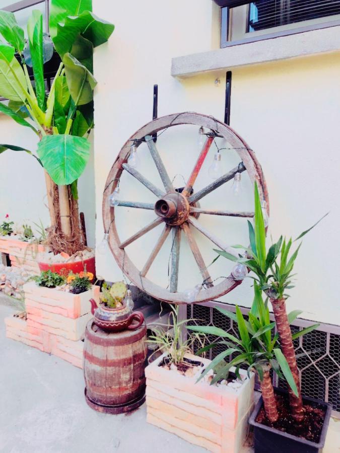 Varnainnholiday Sea Breeze Bagian luar foto